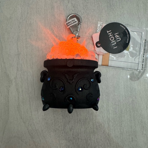 NWT Bath & Body Works Halloween Witch Cauldron Pocketbac Holder - Picture 5 of 9